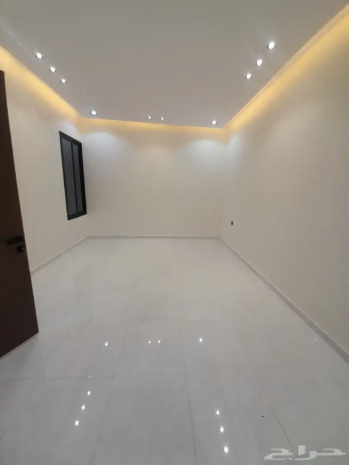 للبيع روف علوي دور ثاني مع ملحق تشطيبات فاخره بحي الراقي 15