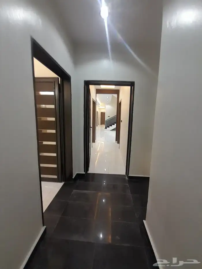 للبيع روف علوي دور ثاني مع ملحق تشطيبات فاخره بحي الراقي 2