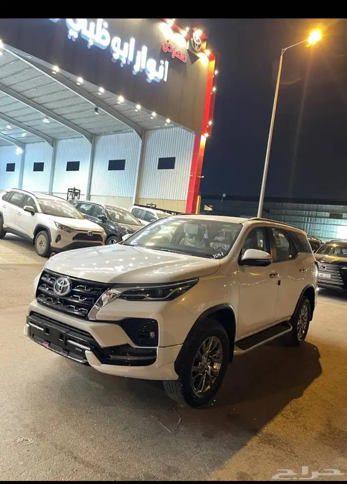 تويوتا فورتشنر VX3 بنزين 2025 2