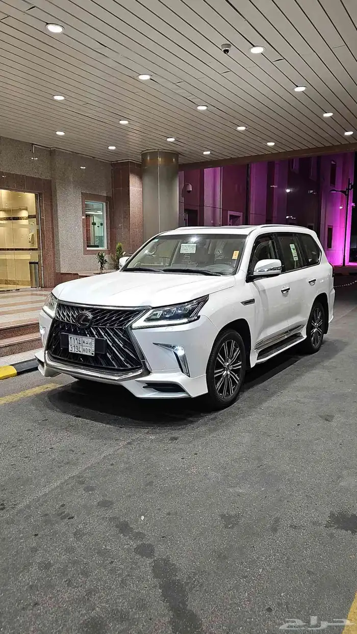 جيب لكزس بريمي نظيف 5