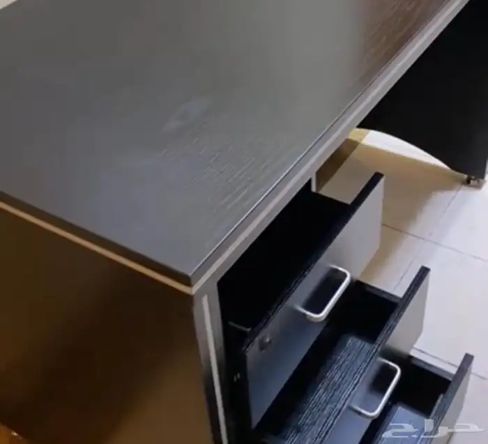 مكتب منزلي مع كرسي قيمنق شبه جديد 1