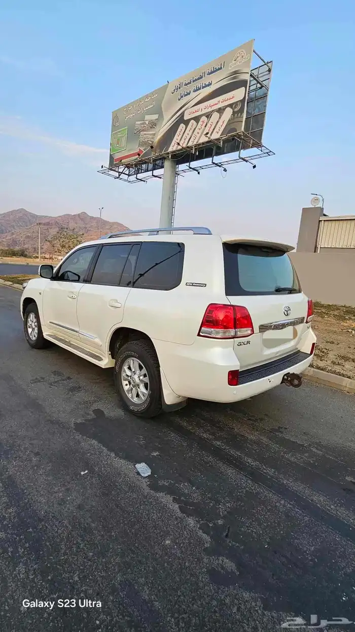 لاندكروزر 2011 فل كامل 3