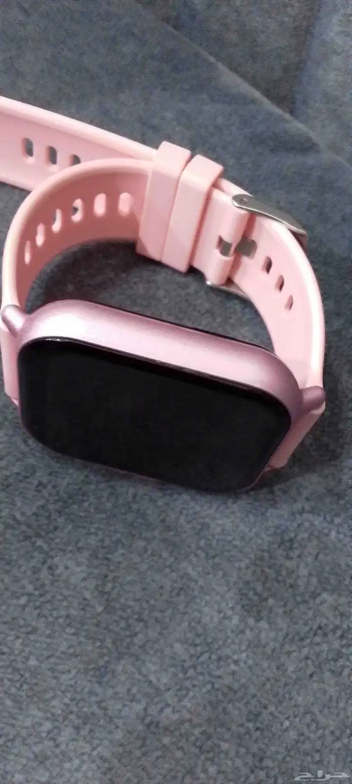 ساعه لون بنكي تنفع لي الاولاد والبنات بدون شاحن بس شغلها 0