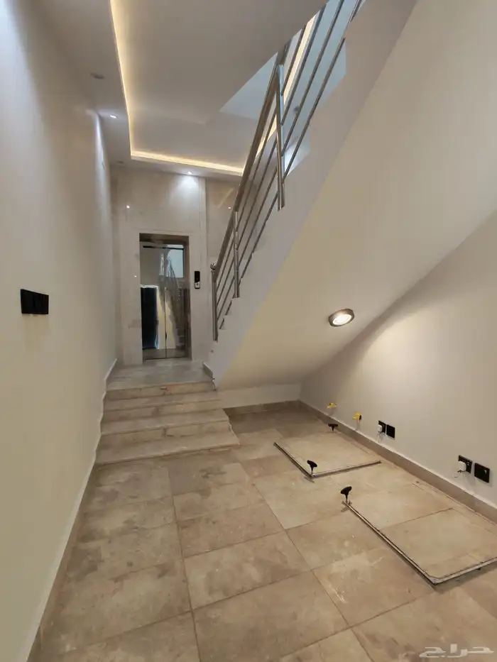 للبيع بحي الضيافه شقه تمليك علوي ب 520 الف بسطح خاص ومصعد 1