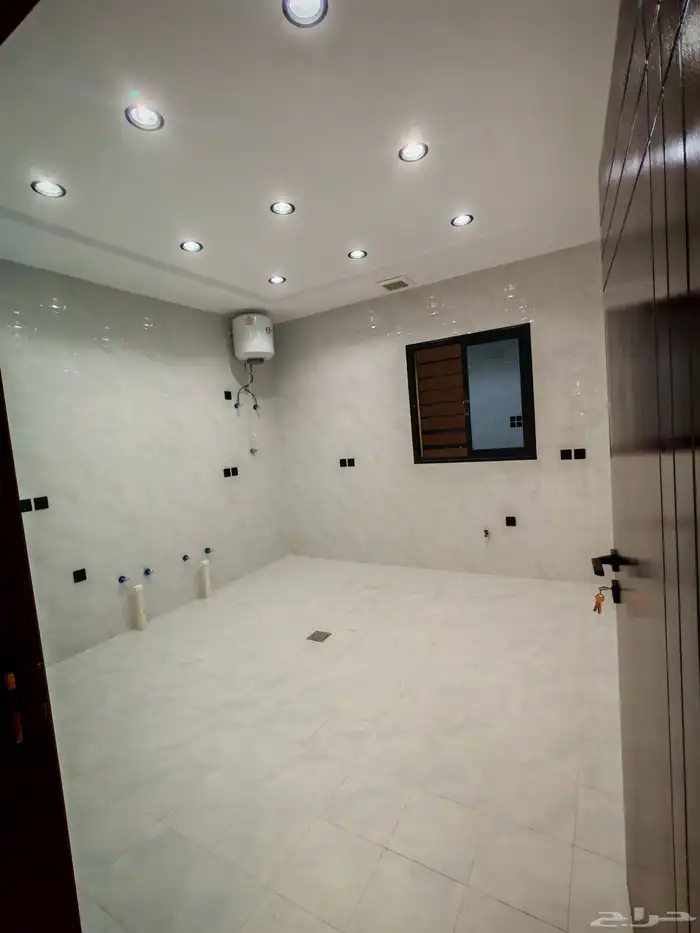 للبيع بحي الموسي روف علوي مع ملحق تشطيب راقي وسط الخدمات 8