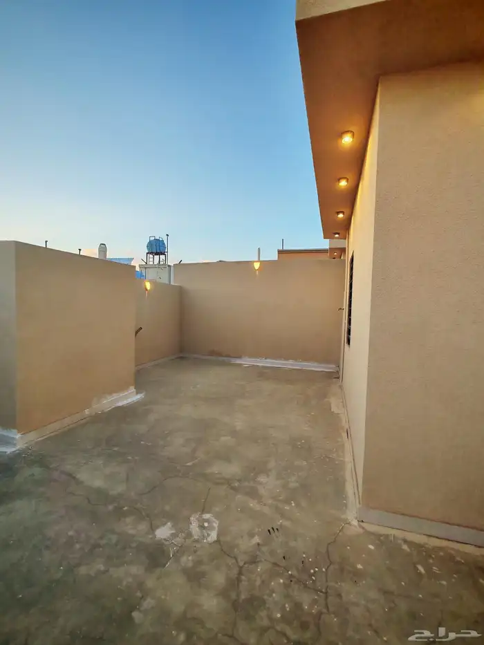 للبيع بحي الموسي روف علوي مع ملحق تشطيب راقي وسط الخدمات 34