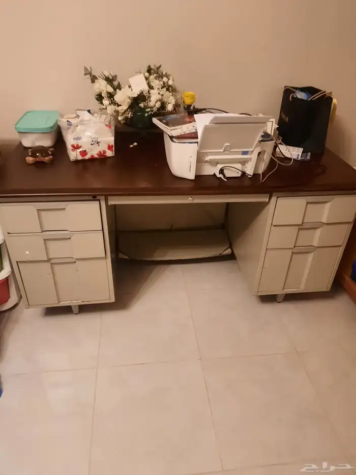 مكتب حديد للبيع لعدم الحاجة 0