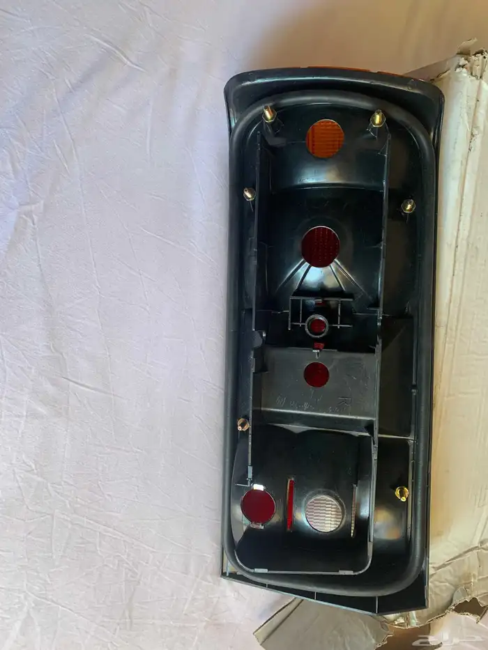 للبيع صطبات انوار BMW E30 خلفي جديد اصلي 4