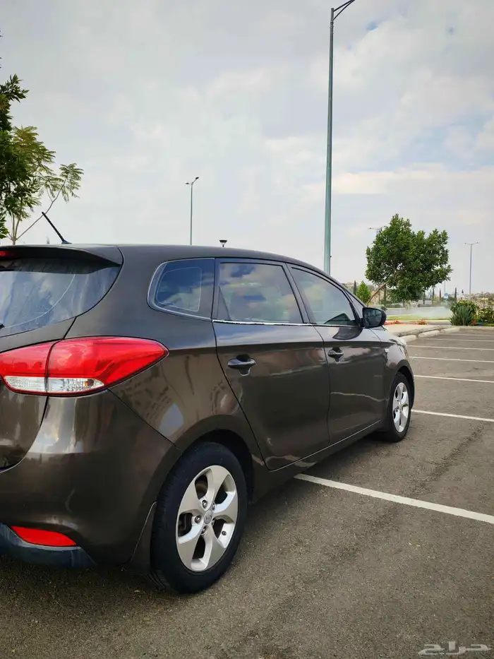 للبيع كيا كارينز موديل 2014 3