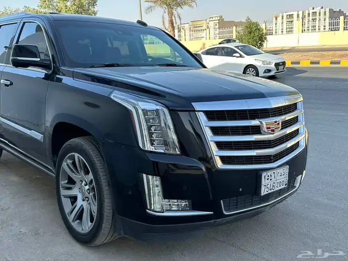 كاديلاك اسكاليد 2017 قصير لون اسود ملكي داخلية لون camel ممش 0