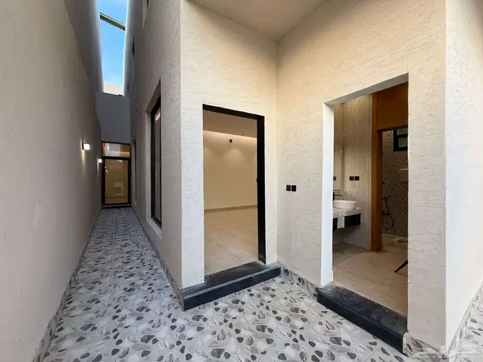 دور ارضي بصك مستقل 300 متر بسعر مغري حي طويق 2