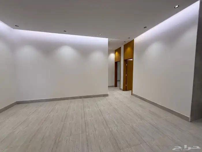 دور ارضي بصك مستقل 300 متر بسعر مغري حي طويق 8