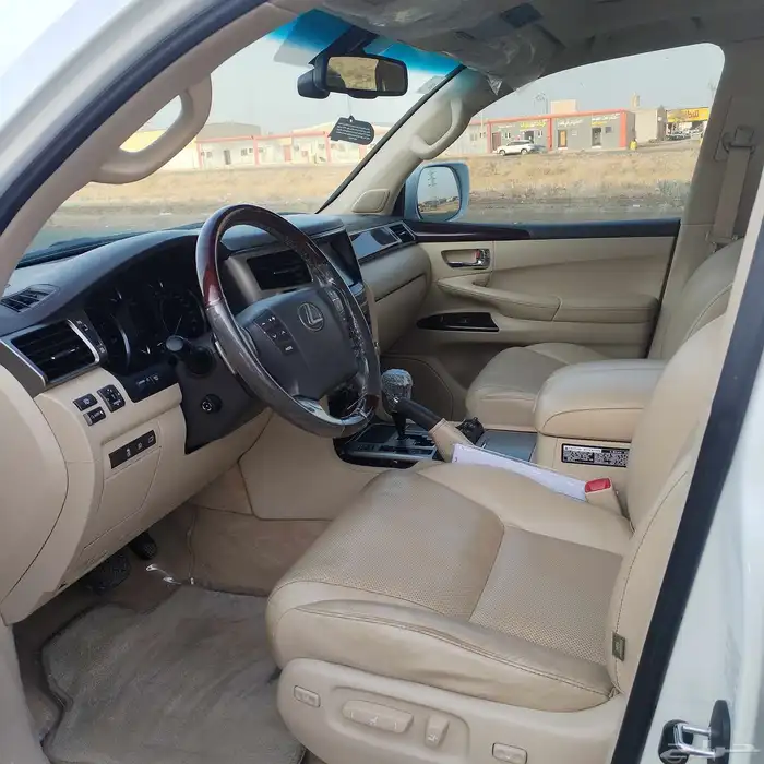 صالون لكزس 2014 5