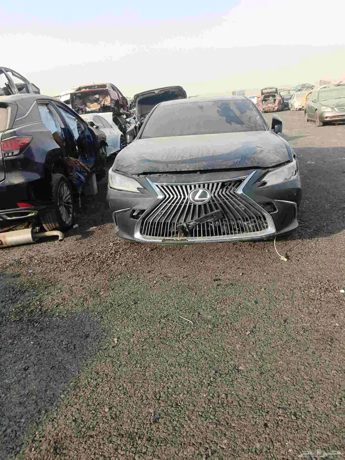 يوجد لدينا قطع غيار السيارات مستعمله نضيفه الكزاس 2020 بحال 1