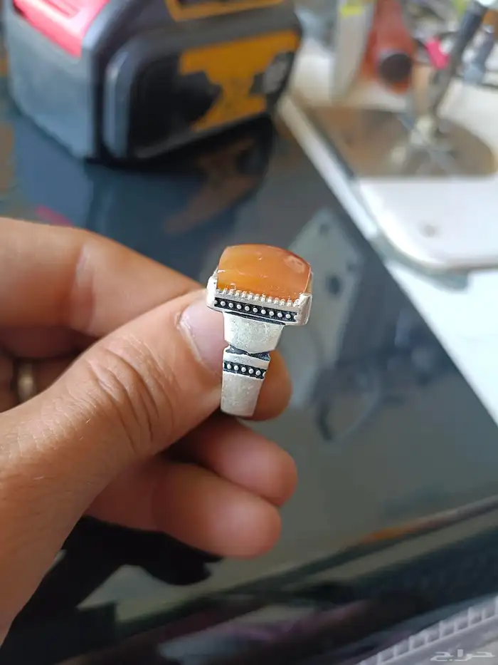 خواتم فيروز سيناوي مع خاتم شعار نادي النصر 2