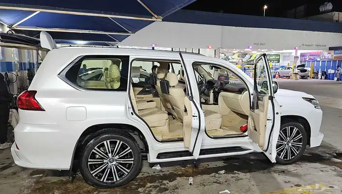 جيب لكزس بريمي نظيف 7