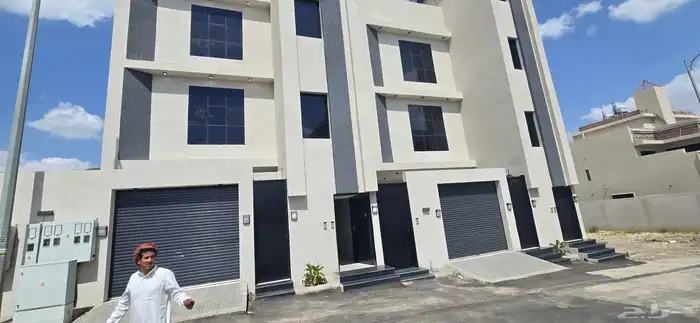 للبيع شقة علويه 6 غرف 520 الف المحاله بجوار جامعه الملك خالد 0