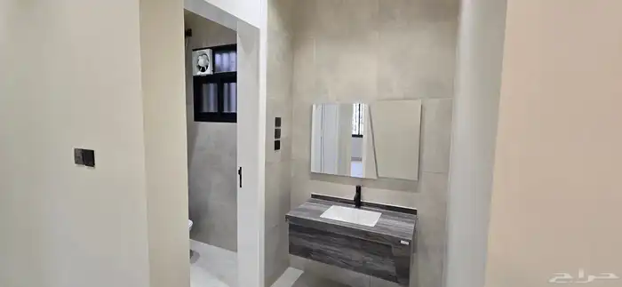 للبيع شقة علويه 6 غرف 520 الف المحاله بجوار جامعه الملك خالد 11