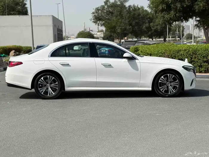 مرسيدس أي 200 موديل 2025 كوري داخل دبي 3