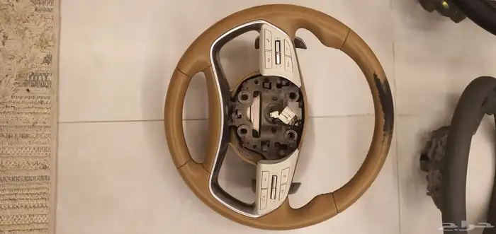 طارة ازيرا فيها مسحه من فوق الباقي سليم ونظيف 0