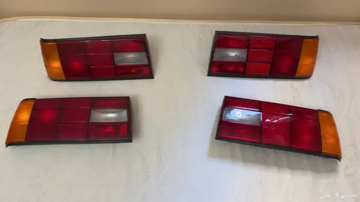 للبيع صطبات انوار BMW E30 خلفي جديد اصلي 2