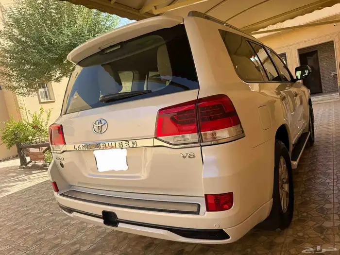 لاندكروزر GXR موديل 2018 سعودى شبه الجديد شرط - ممشى قليل 33
