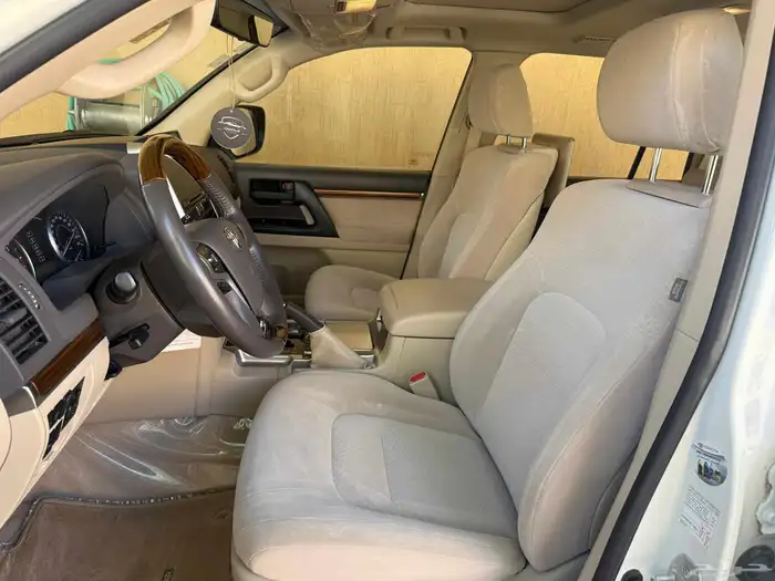 لاندكروزر GXR موديل 2018 سعودى شبه الجديد شرط - ممشى قليل 16