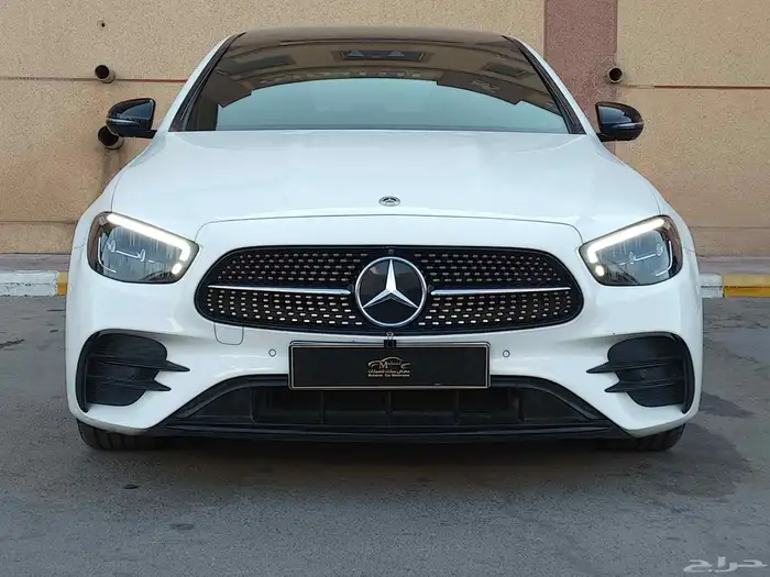 مرسيدس 2023 E300 فل كامل AMG بحالة الوكاله 4