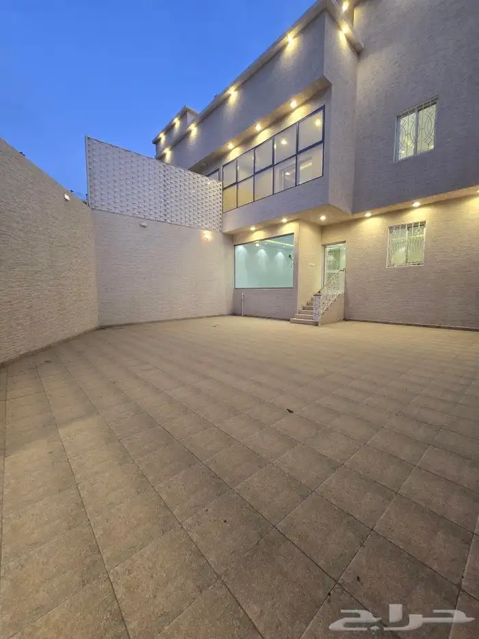 للبيع فيلا بمسبح دورين وملحق من 720 ألف حي عتود بخميس مشيط 3