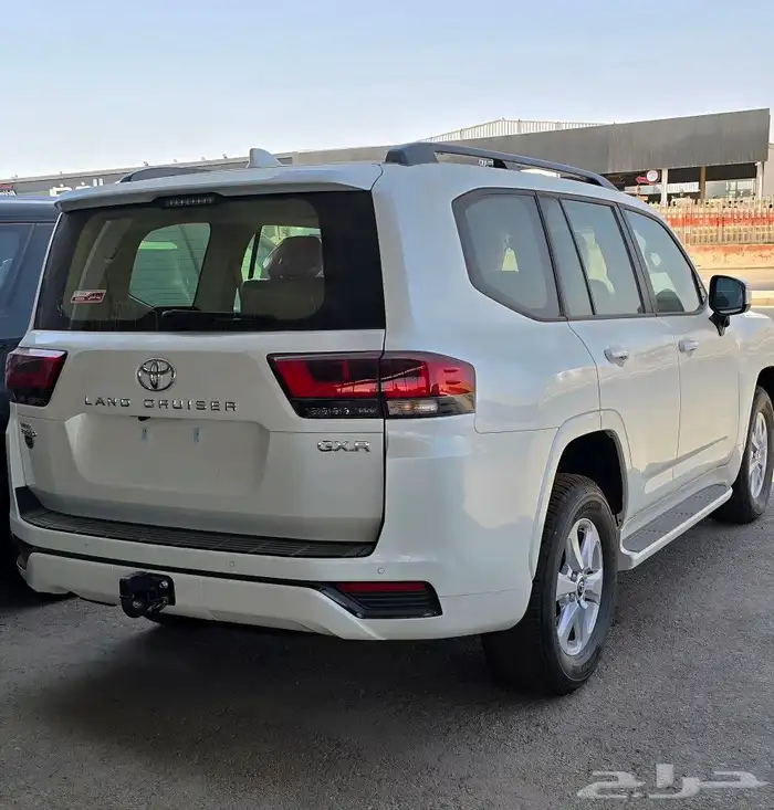 تويوتا لاندكروزر 2025 GXR L2 بنزين 4