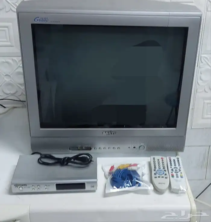 شاشة تلفزيون مع رسيفر قنوات 4