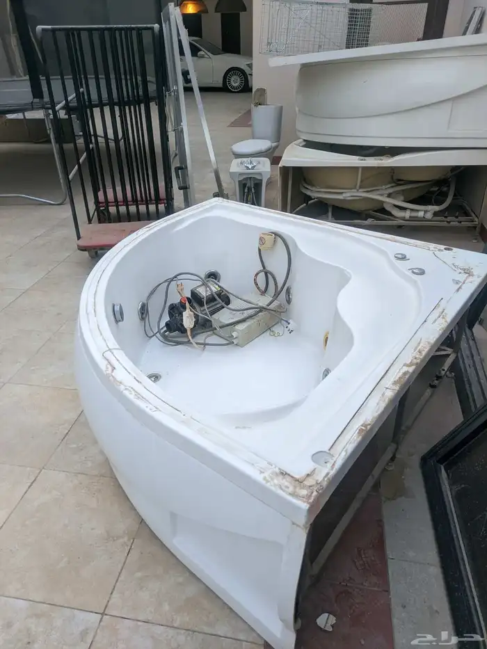 جاكوزي للبيع اربع حبات بجميع أغراضهم 0