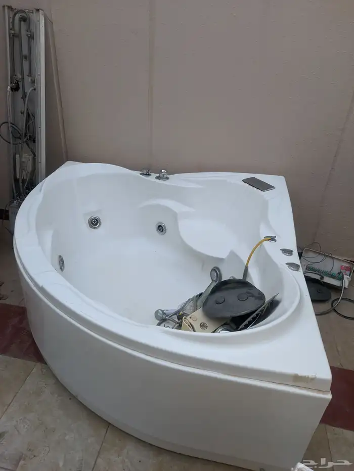 جاكوزي للبيع اربع حبات بجميع أغراضهم 7