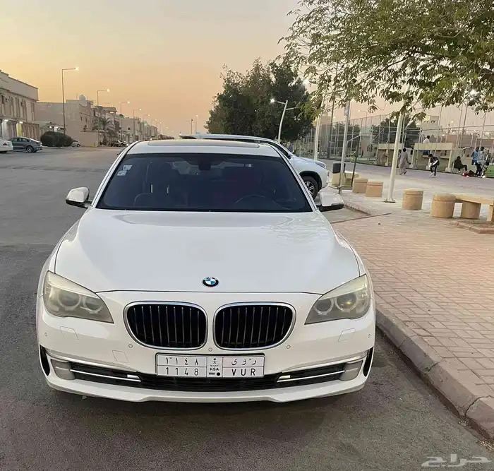 بي ام دبليو 2014 الفئة السابعه 730 ماشي 176 الف كم نظيفه 2