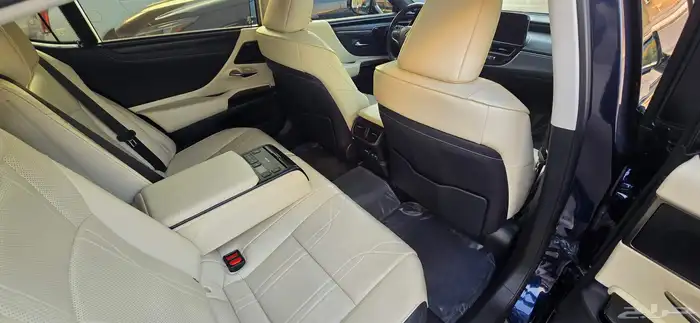 لكزس ES300H موديل 2022 16