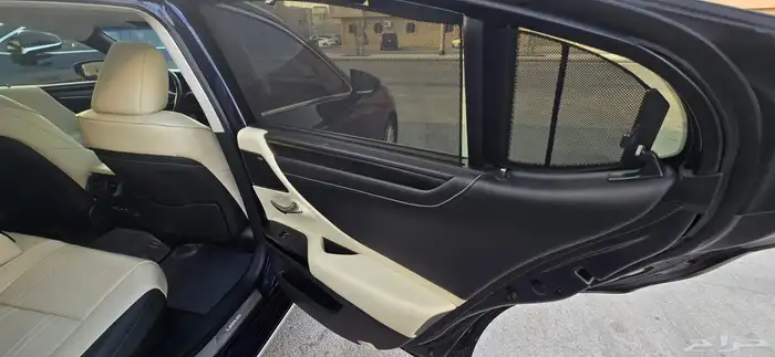 لكزس ES300H موديل 2022 17