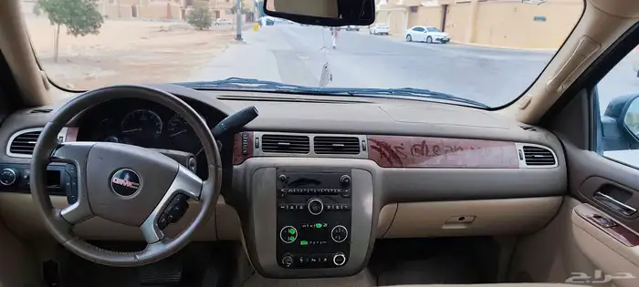 جي ام سي يوكن موديل 2010 8