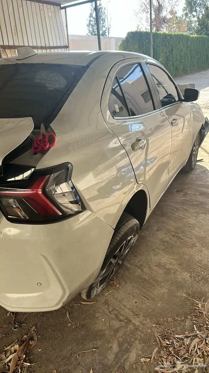 سوزوكي ديزاير 2025 مصدوم للبيع 3