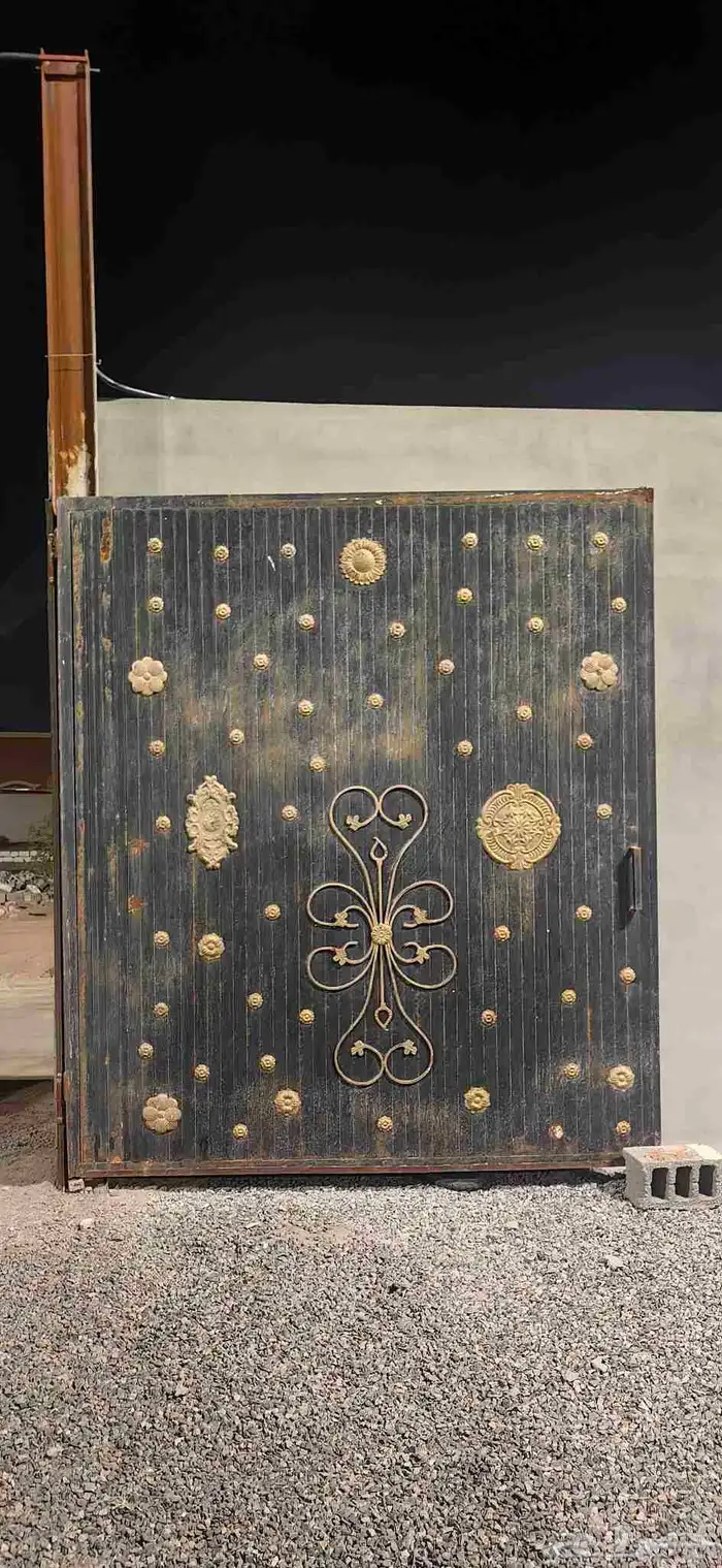 بوابه حديد ثقيله بحاله جيده جدا 1