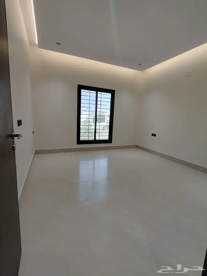 للبيع شقق علويه مع ملحق خاص وسطح تشطيب VIP 15