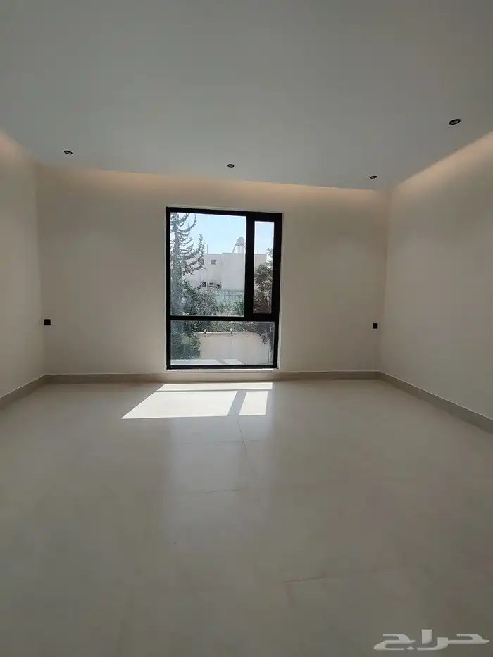 للبيع شقق علويه مع ملحق خاص وسطح تشطيب VIP 3