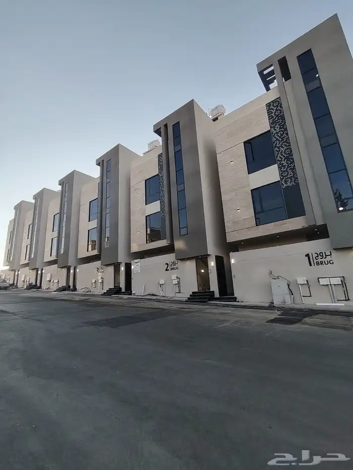 للبيع شقق علويه مع ملحق خاص وسطح تشطيب VIP 0