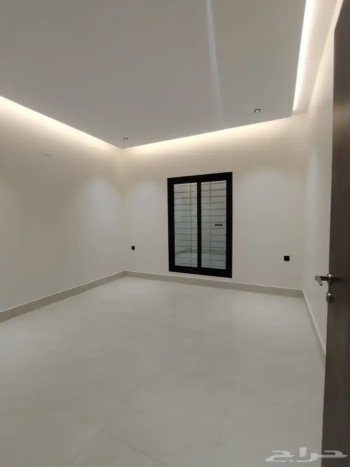 للبيع شقق علويه مع ملحق خاص وسطح تشطيب VIP 10