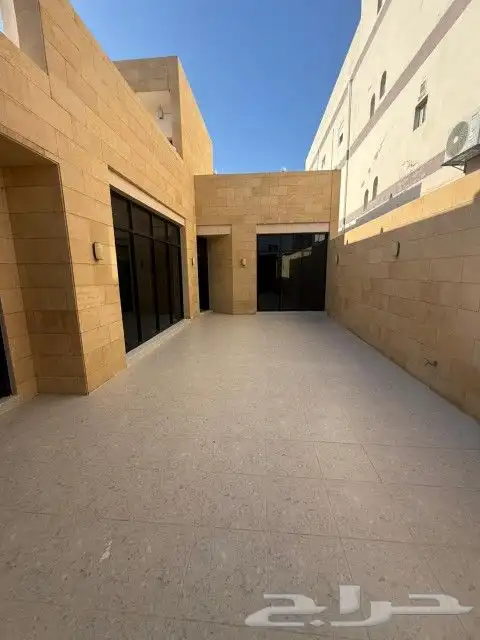 فيلا فاخره للبيع بحي الرياض 1