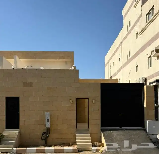 فيلا فاخره للبيع بحي الرياض 0