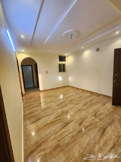 شقة للايجار مكونه من 4 حي الريان 1