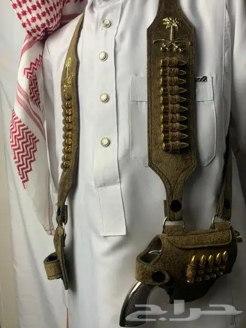 محازم جلد طبيعي صناعه يدويه مع مسدسه 2