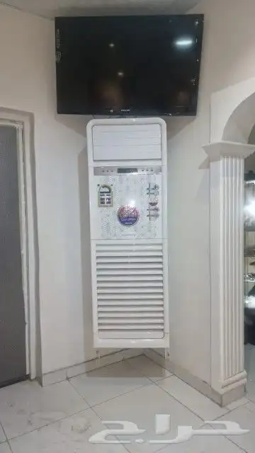 أغراض مشغل شبه جديدة عدد 6 مرايا و6 كراسي وعدد اتنين سرير 0