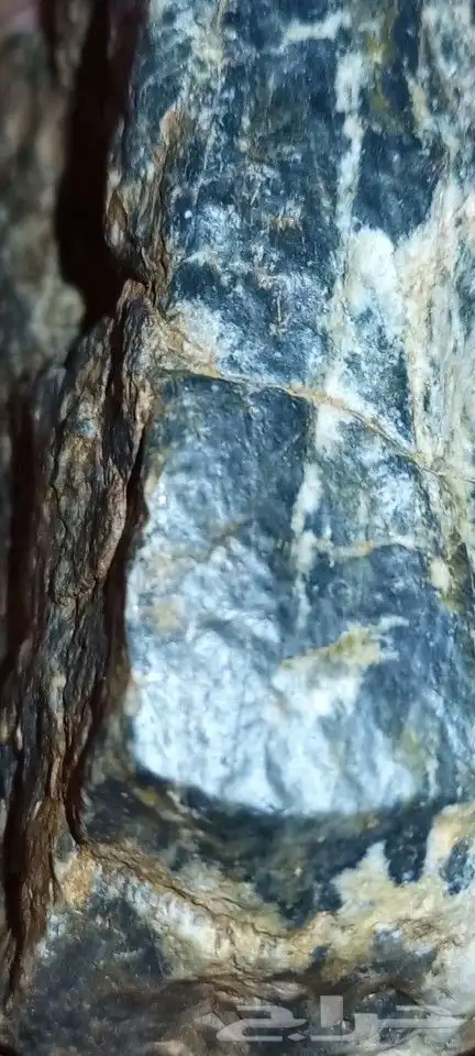 خام الكوراندوم ياقوت أزرق . 2 . Corundum raw sapphire 3