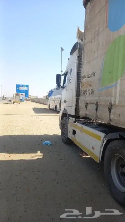 تريلا ستاره نقل بضاعه مواد غذائية بالجملة الطول 13و60 والارت 1